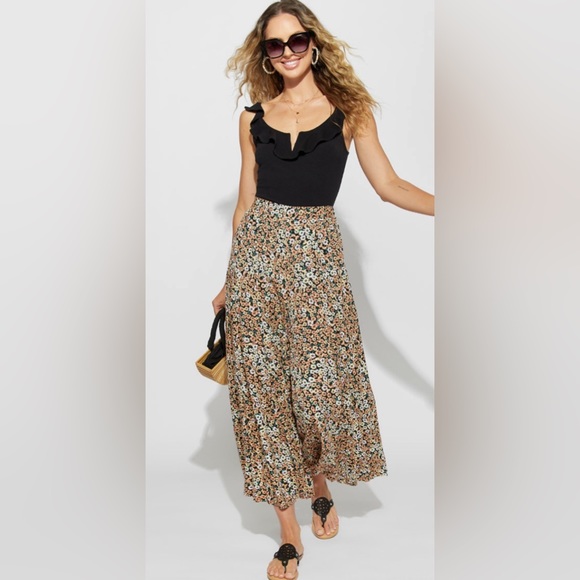 NEW Lexi V-wire Ruffled Bodysuit - Picture 4 of 6